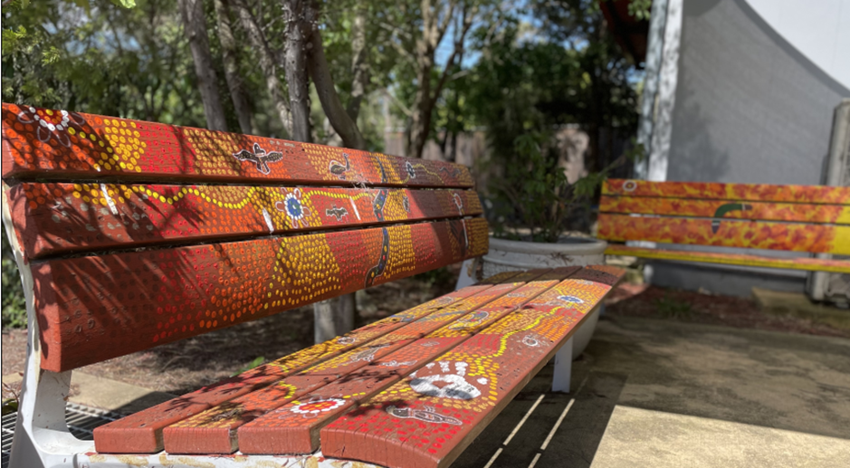 Image of benches at he Aboriginal Child and Family Centre